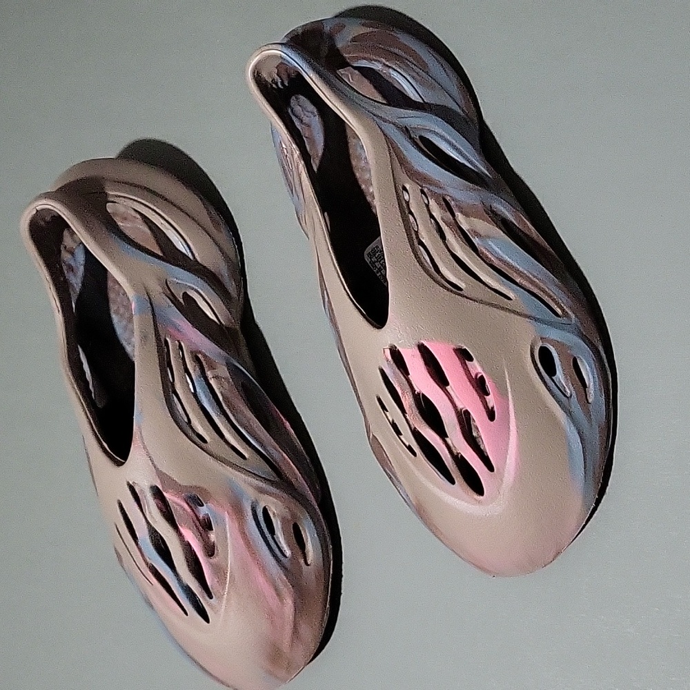 NWOTB Adidas Foam Runners Pink and Blue Tan Slip On Size 8 MENS - Picture 3 of 10
